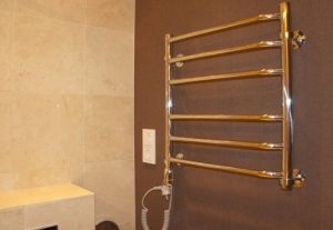 Установка электрического полотенцесушителя в ванной в Набережных Челнах